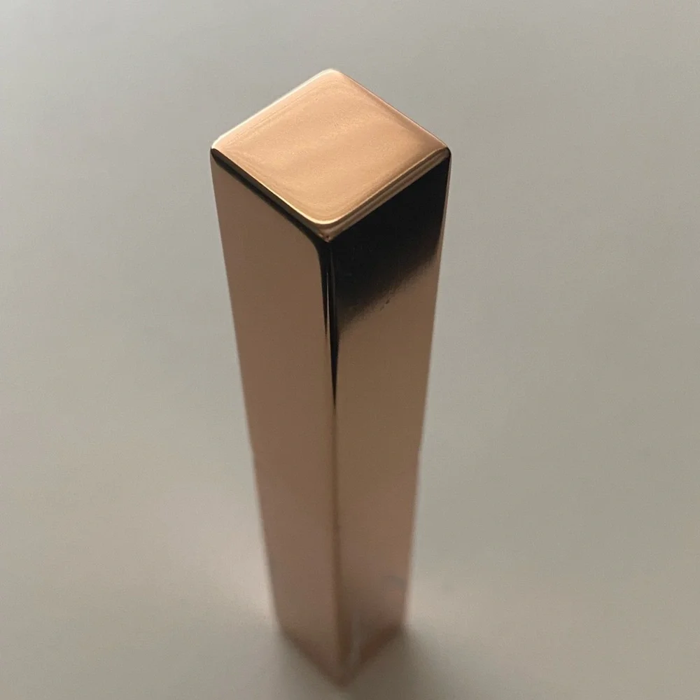 NWOT - NARS Idolized Lipstick - Red
